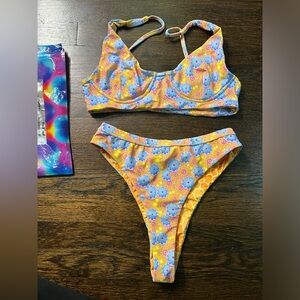 Moana Bikini, Perky Pelican, medium top, small bottom.